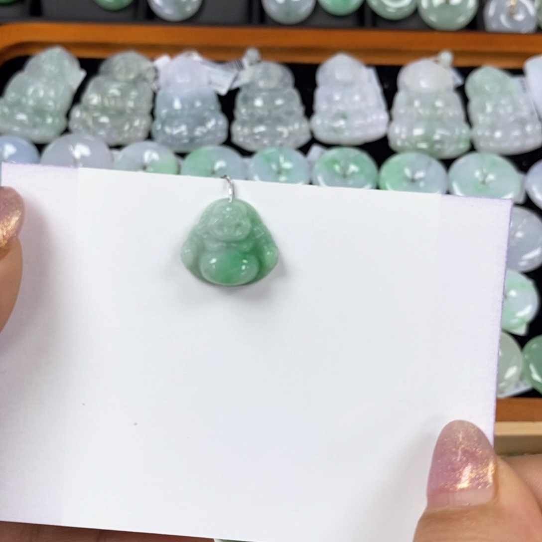 翡翠颈饰未镶嵌佛公