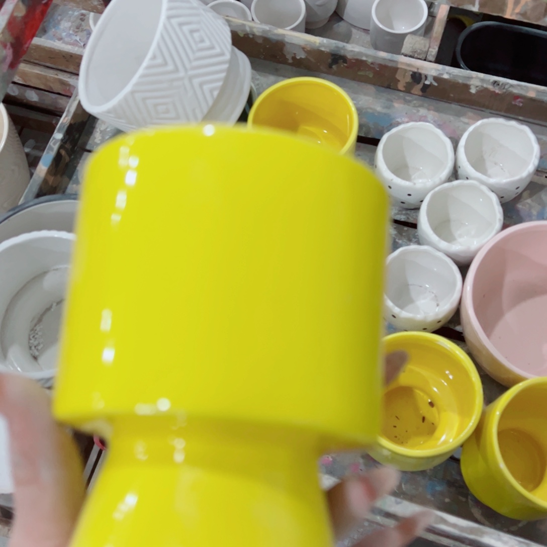 有孔，陶瓷花盆满10米包邮发货。