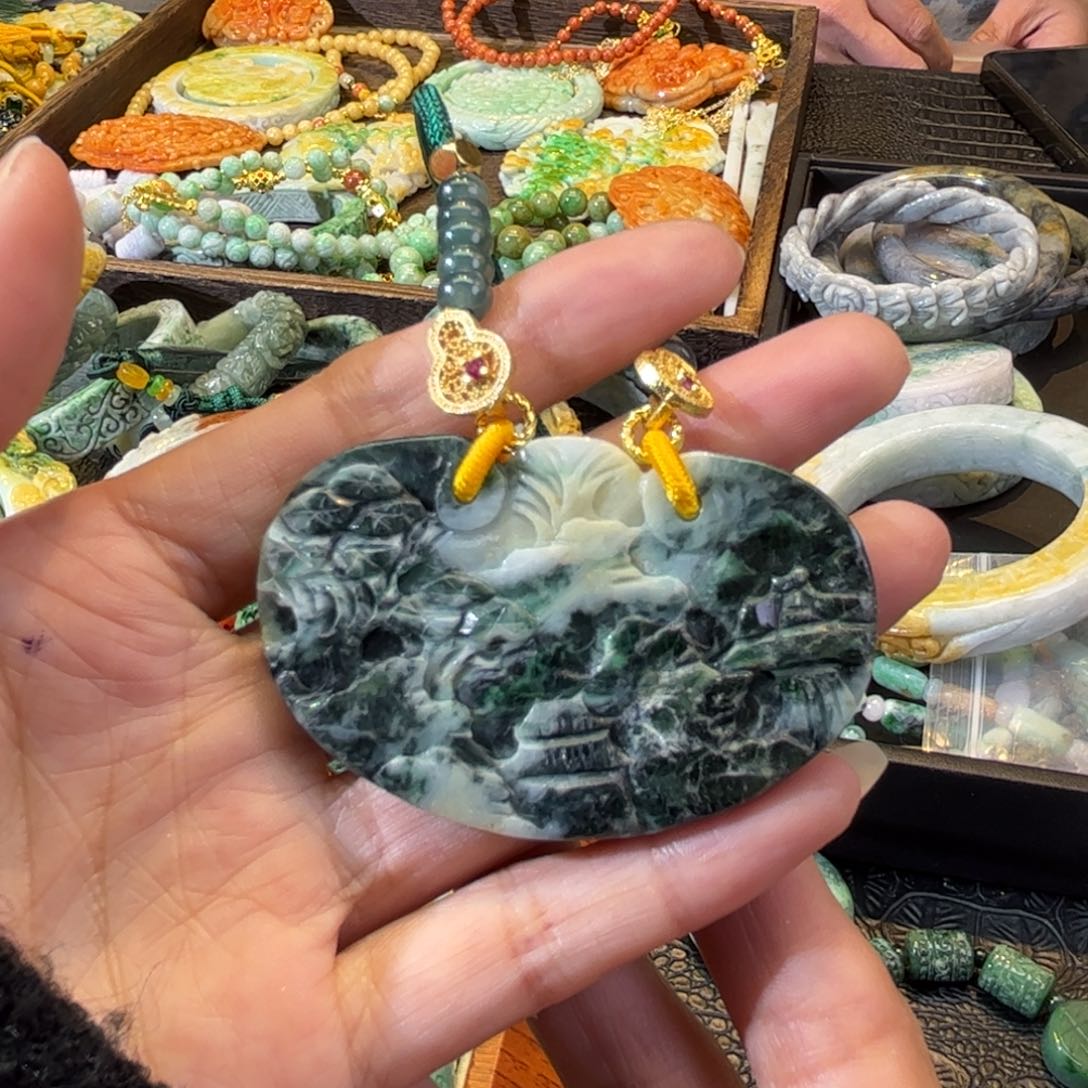 翡翠颈饰未镶嵌待编款