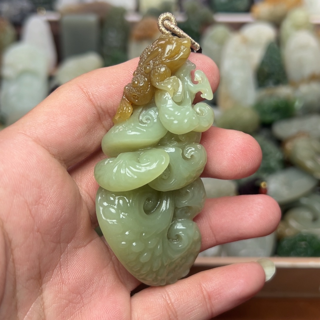 和田玉未镶嵌把件
