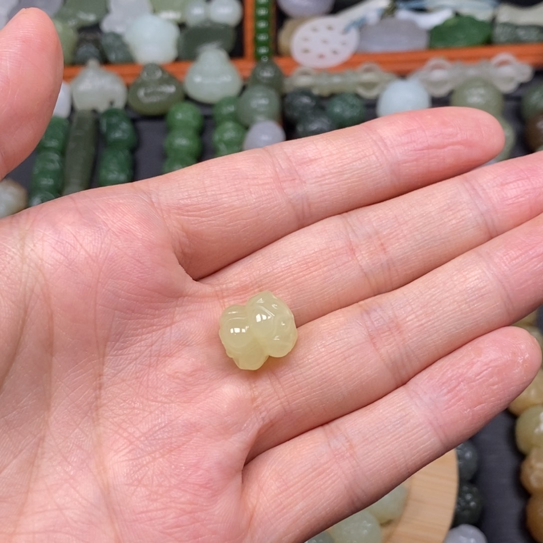 ^***^和田玉未镶嵌颈饰