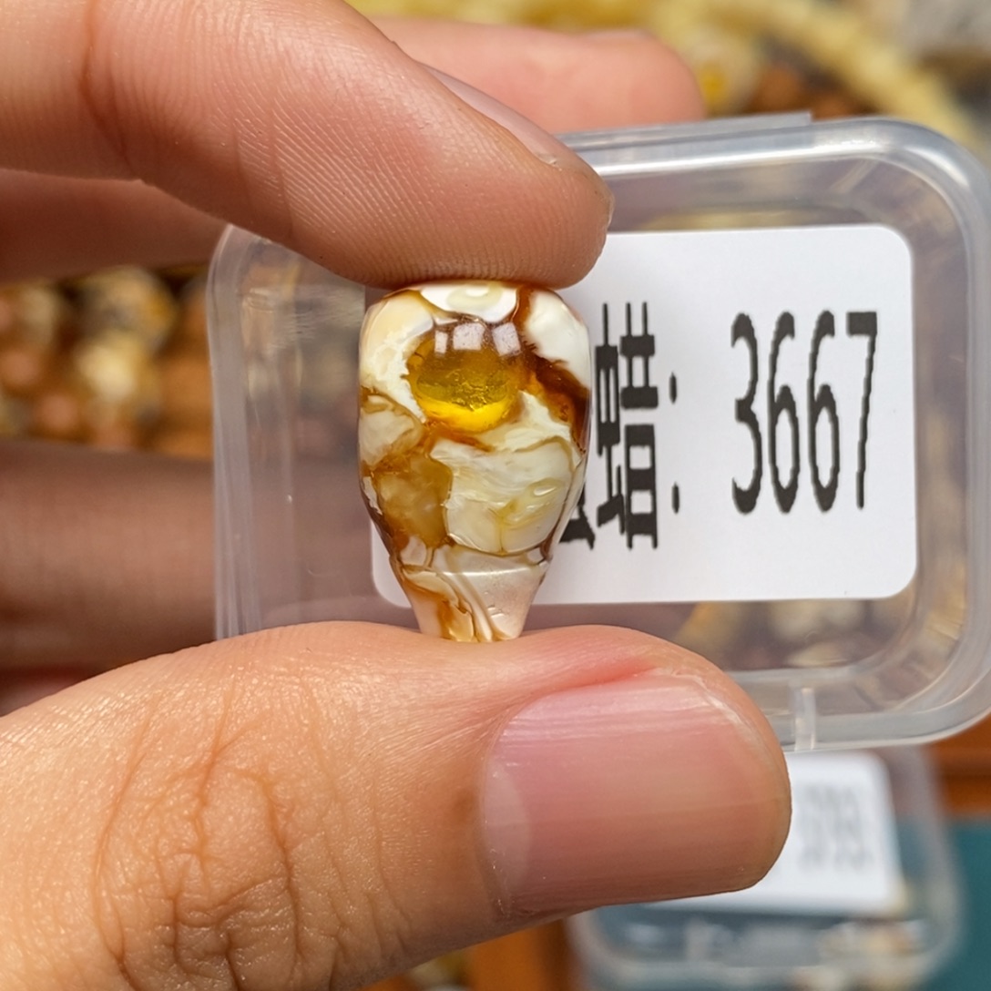 蜜蜡未镶嵌珠宝奇石3667