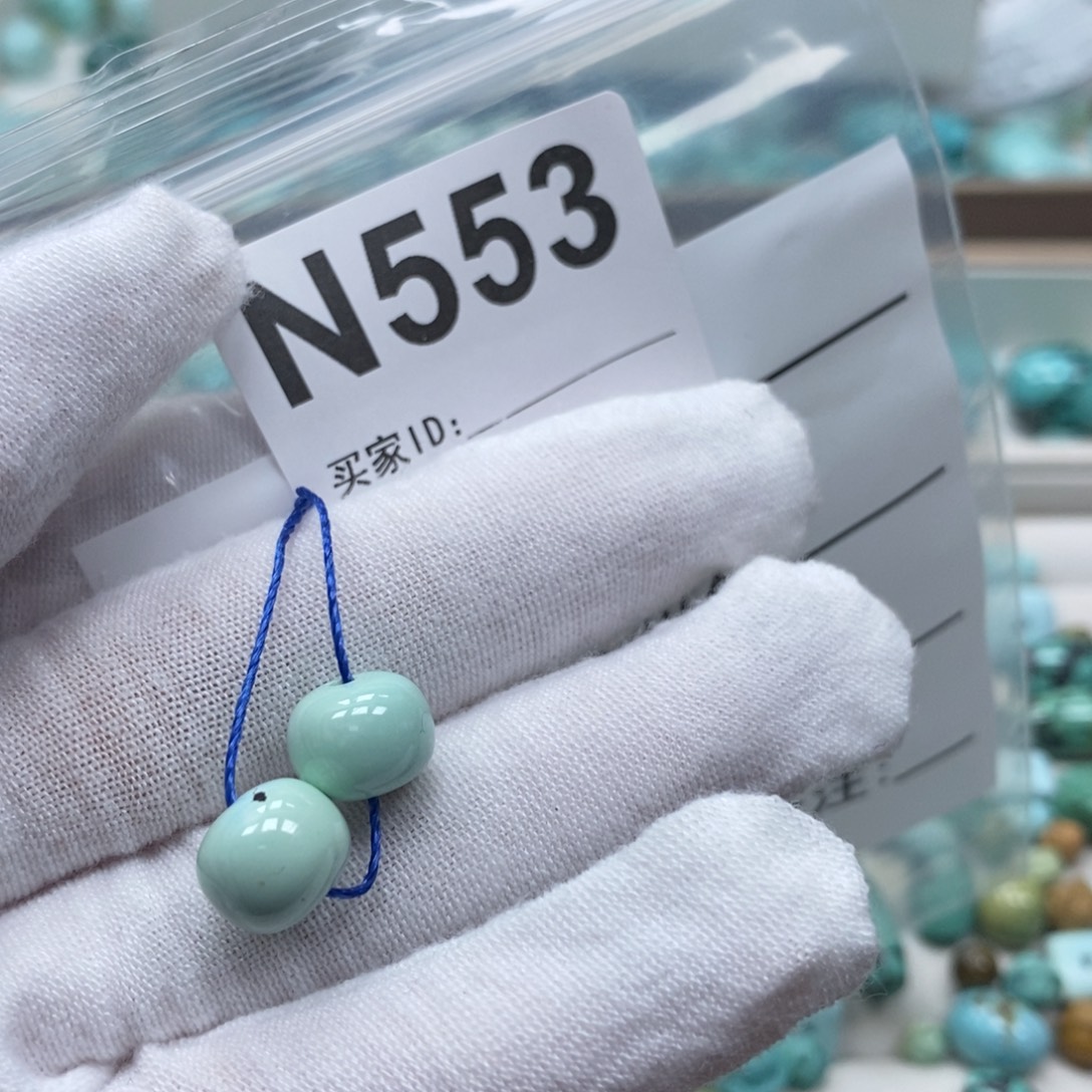 蹦***儿绿松石足铂镶嵌珠宝奇石