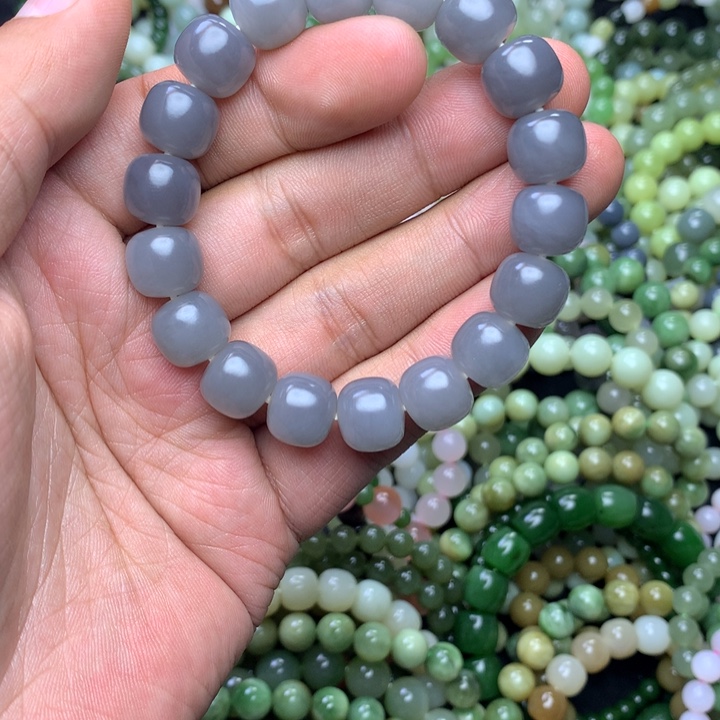 笑***生和田玉未镶嵌手串