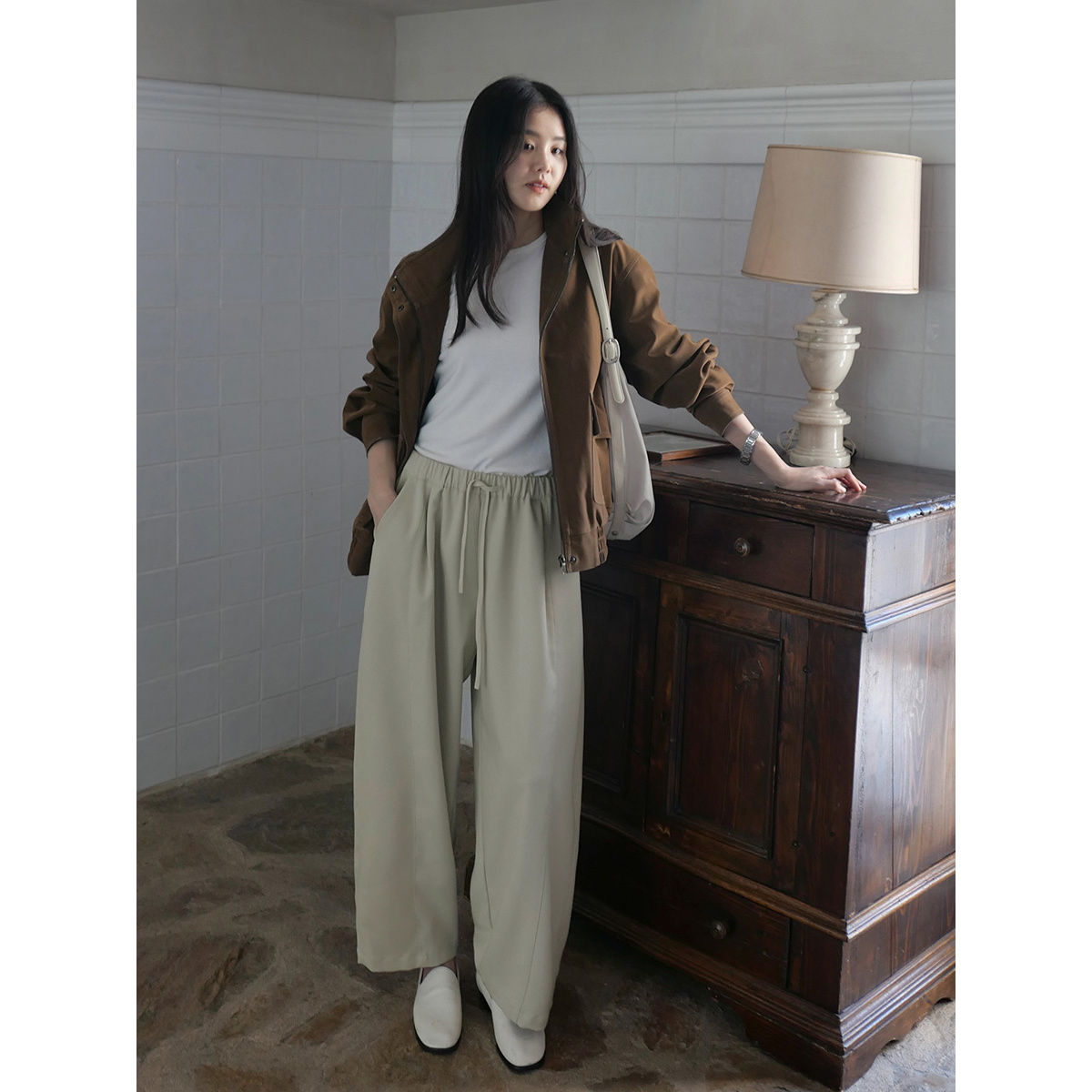 《新品上新》磨毛高弹宽松高腰直筒显瘦休闲裤 01379