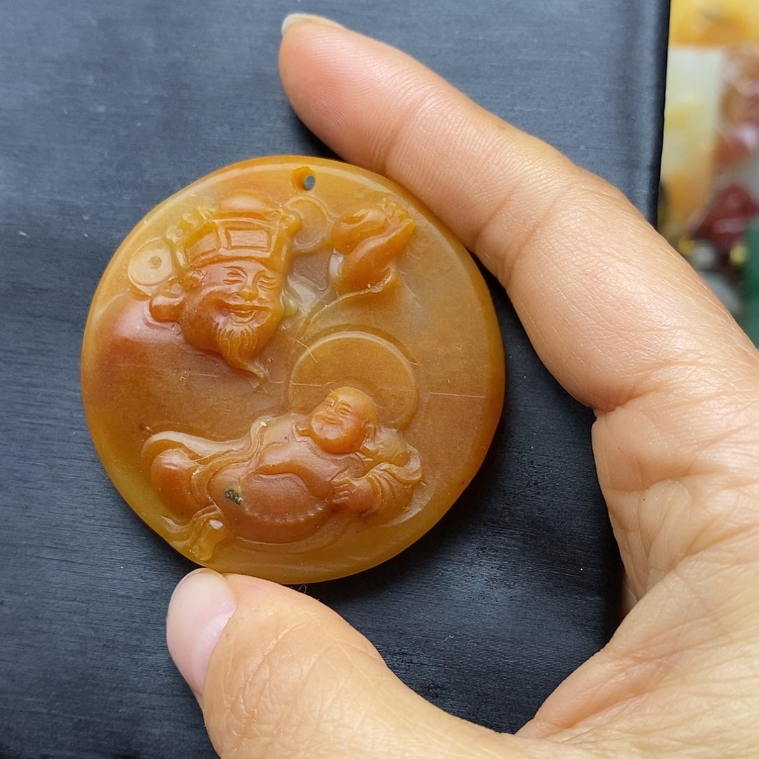 石英质玉（黄龙玉）颈饰未镶嵌