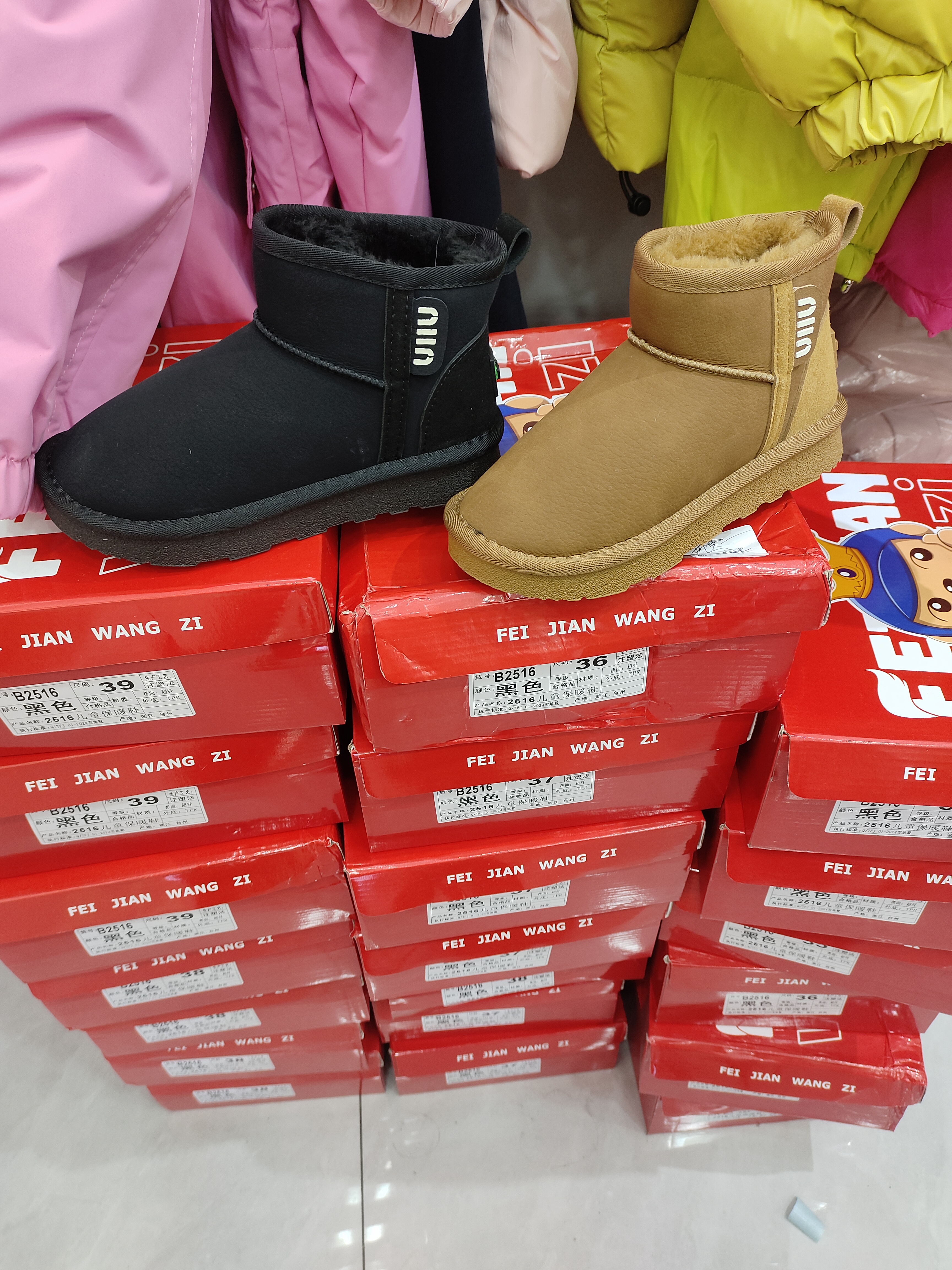 雪地靴冬季加绒加厚保暖防滑短筒真皮软底男女童棉靴新款