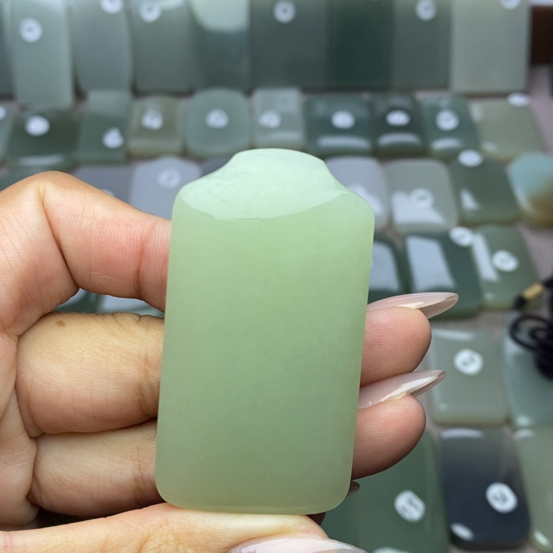 乐***见和田玉未镶嵌颈饰