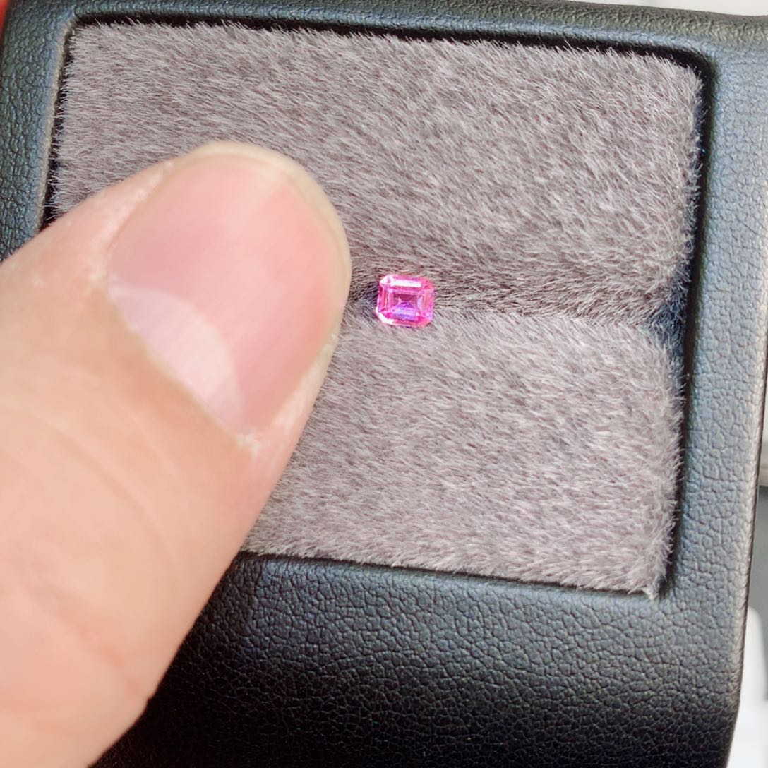 蓝宝石裸石未镶嵌0.3ct 热粉色无烧蓝宝石