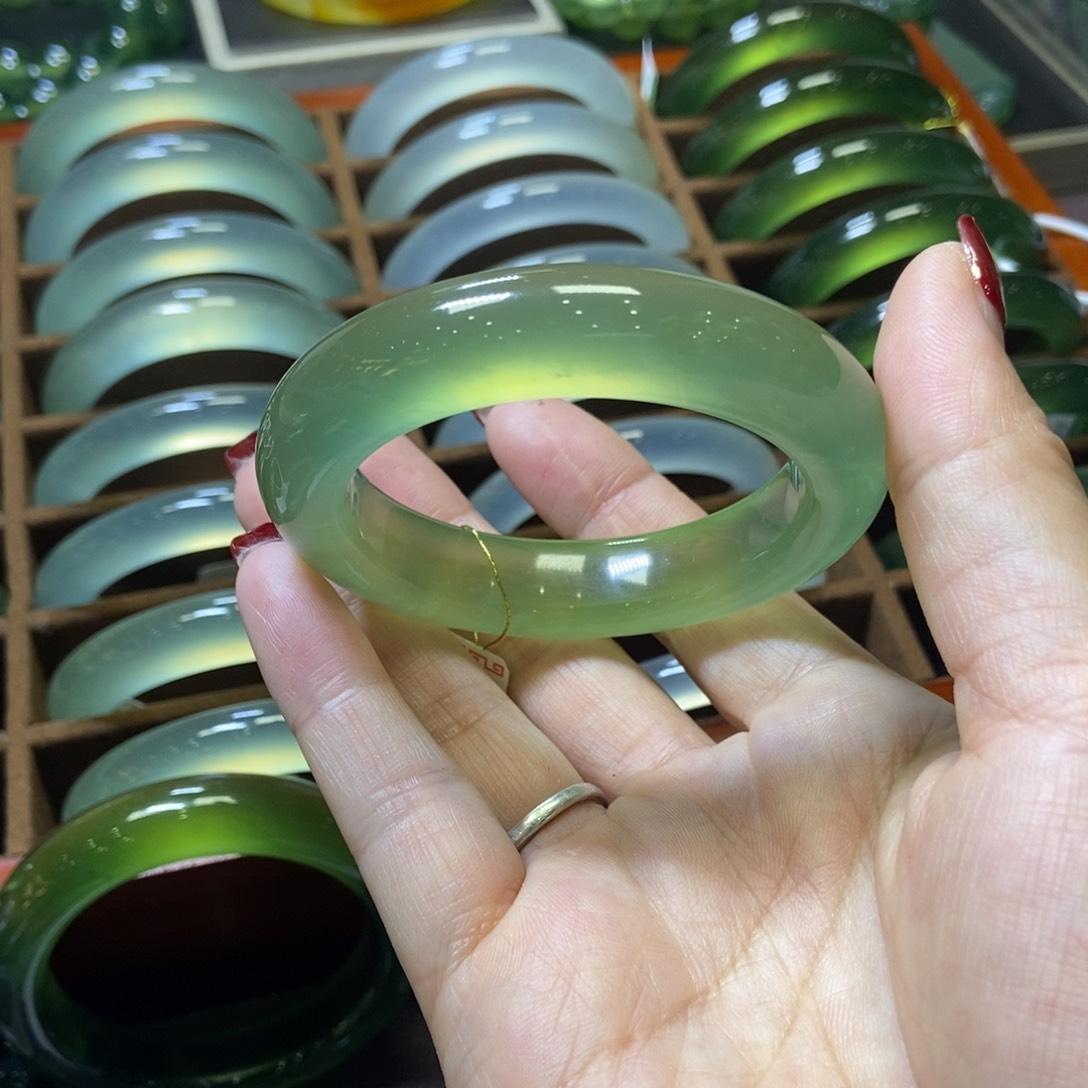 蛇纹石玉手镯52未镶嵌