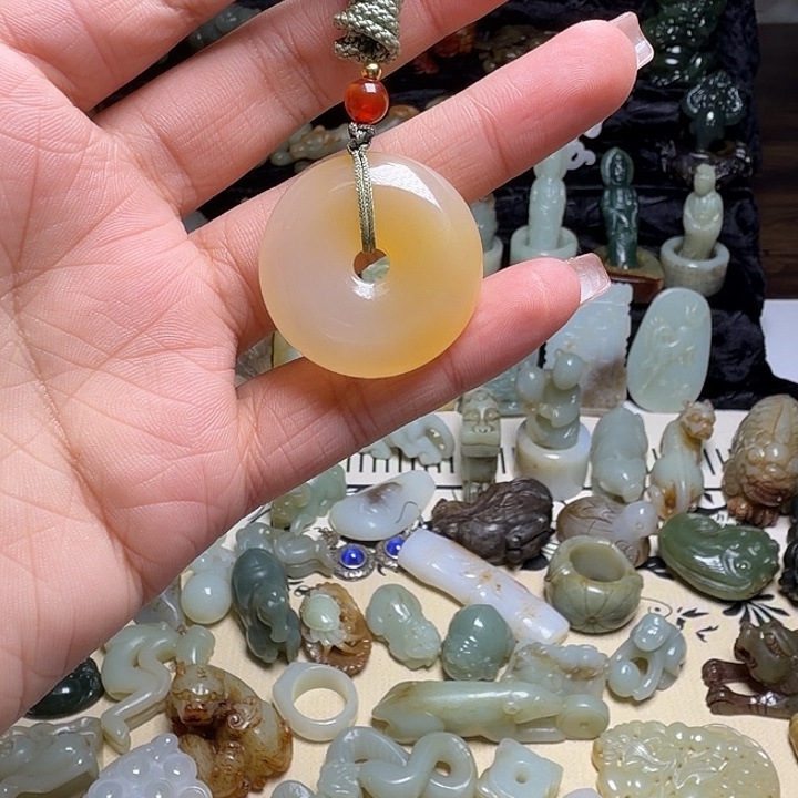 和田玉（糖玉）未镶嵌颈饰