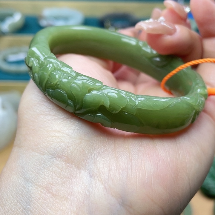 和田玉手镯57+圈口。编号29贵妃镯未镶嵌