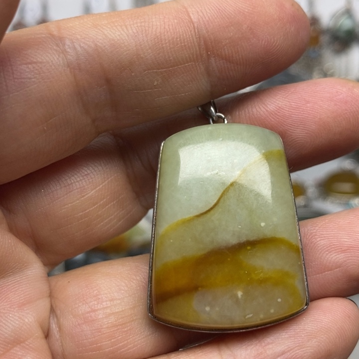 蛇纹石玉吊坠银S925镶嵌