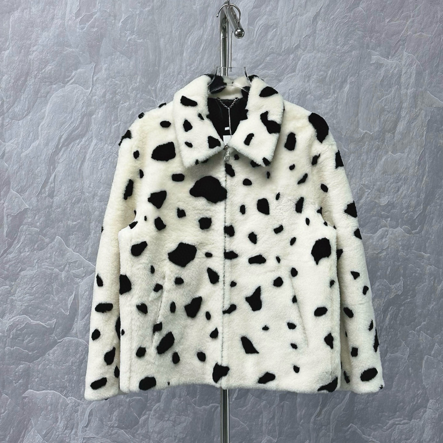 未使用 LouisVuitton/路易威登 SS25羊皮毛一体外套50码D16224