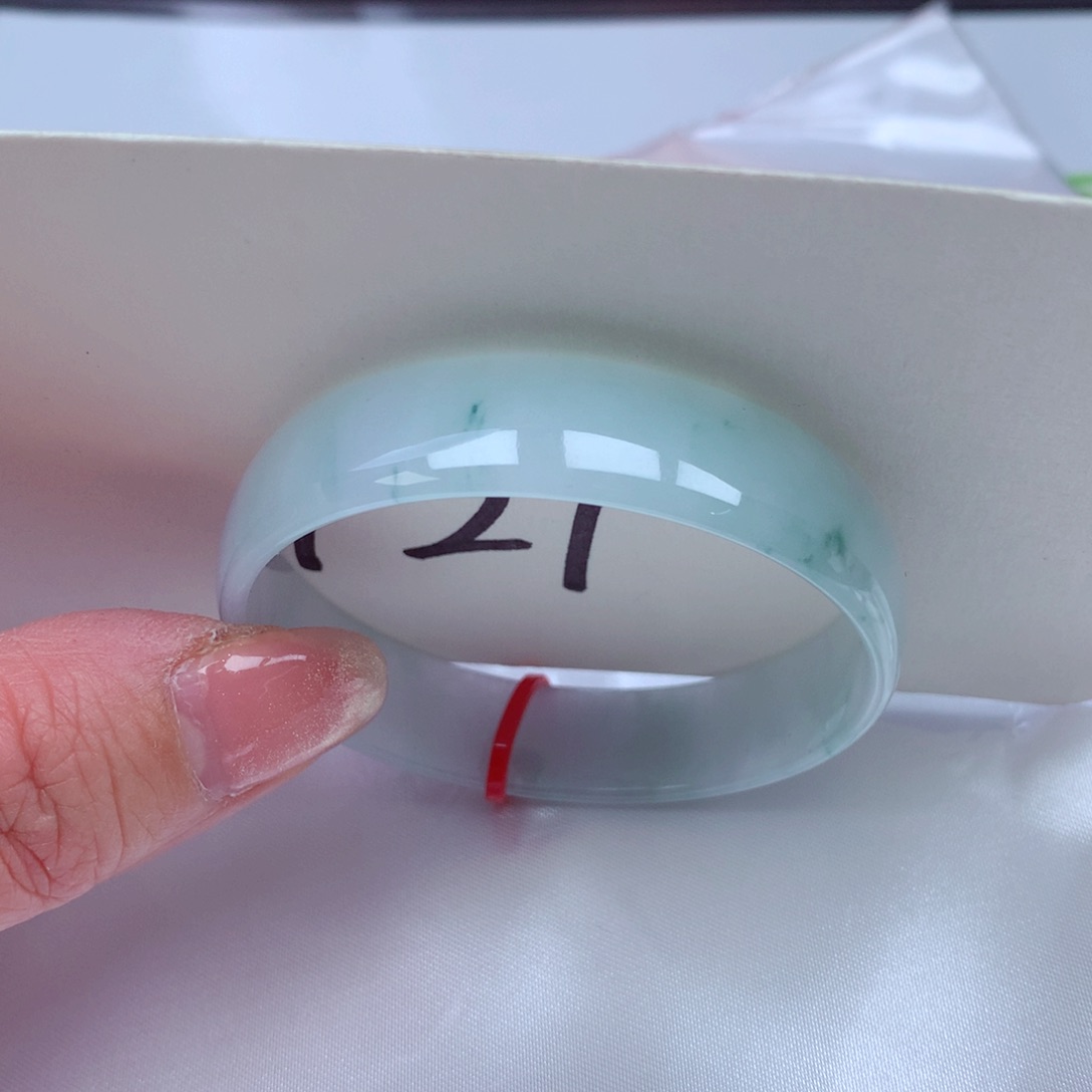 翡翠手镯未镶嵌翡翠