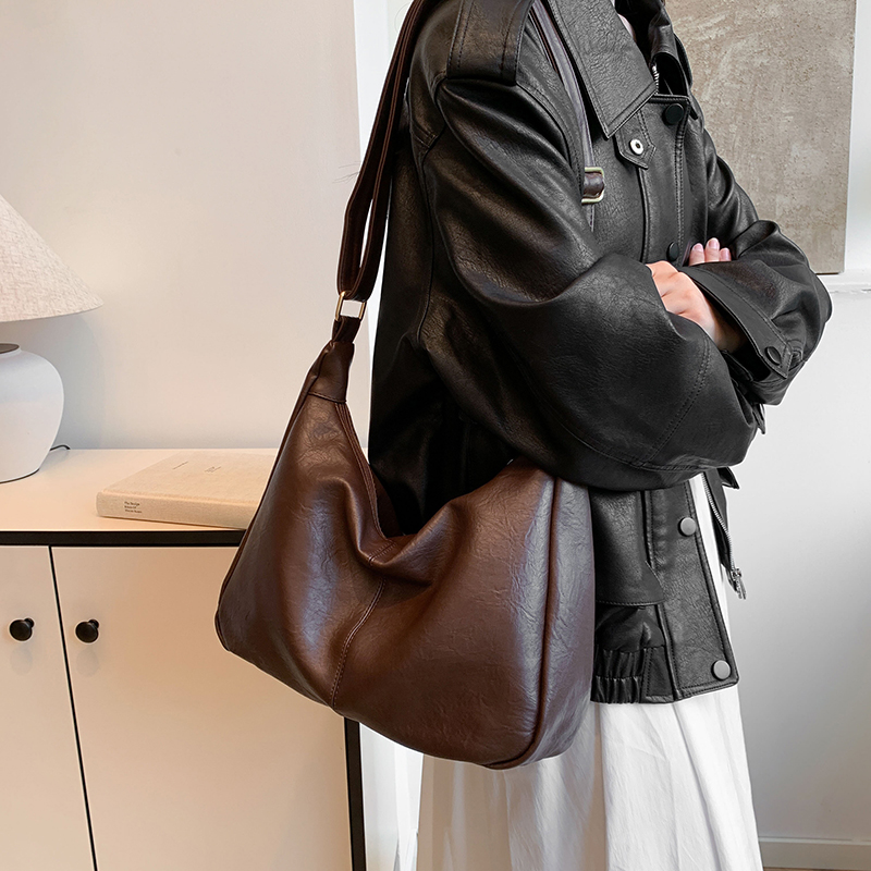 新款大容量软皮斜挎包小众高级感托特包包女单肩通勤包今年流行包