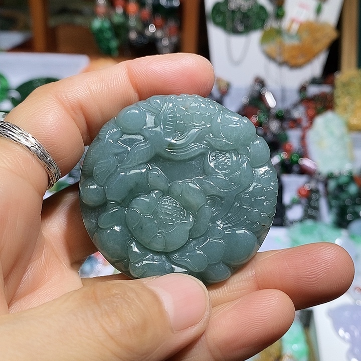 翡翠未镶嵌吊坠(赠链)