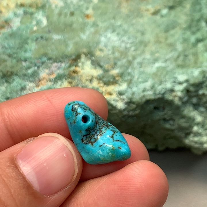 绿松石未镶嵌颈饰