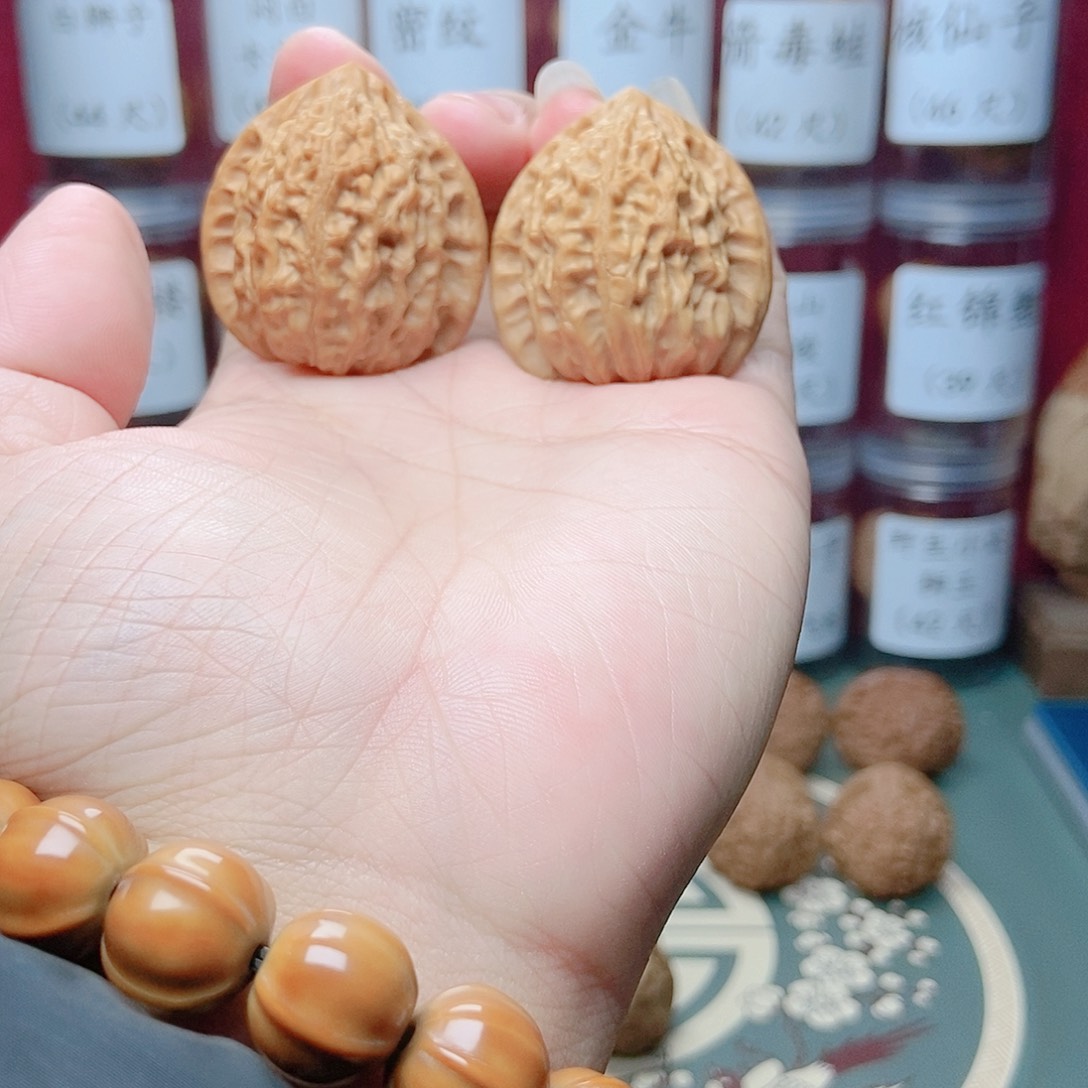 文玩核桃把件空**师金牛