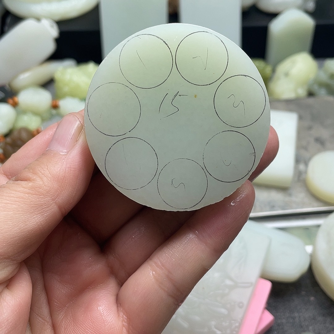 定制和田玉五**风毛货抛光