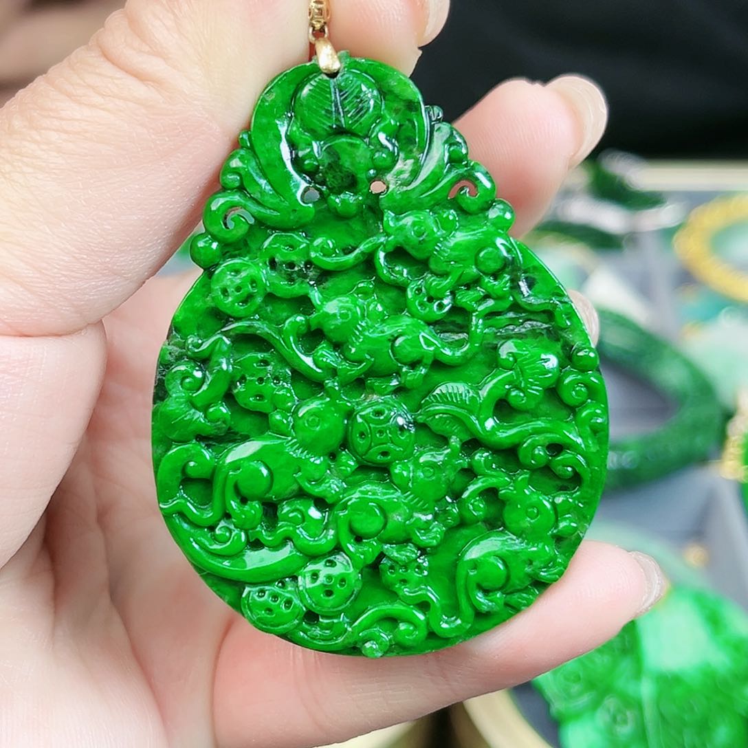 翡翠颈饰18K金镶嵌吊坠