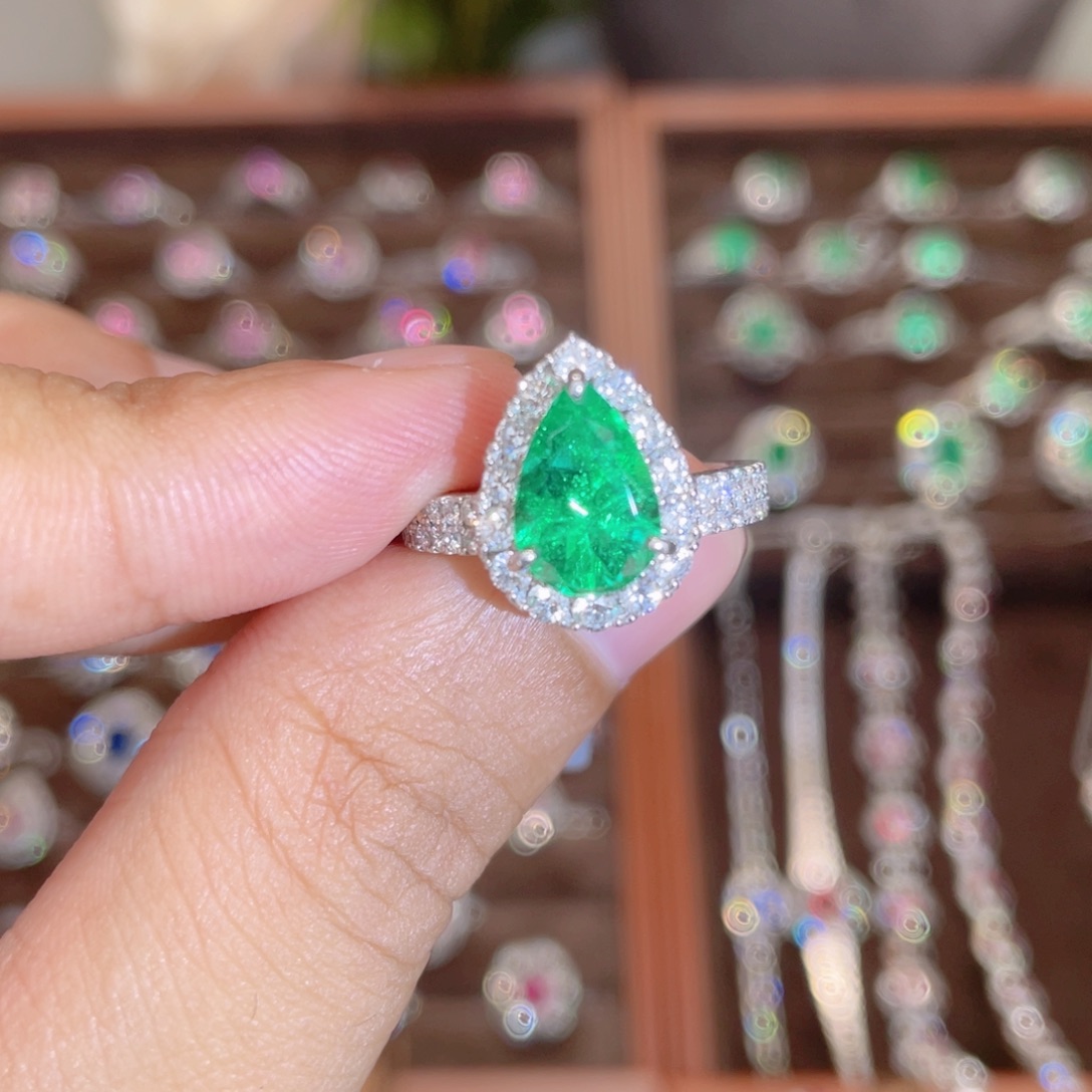 祖母绿戒指铂Pt900镶嵌1.85ct 哥伦比亚