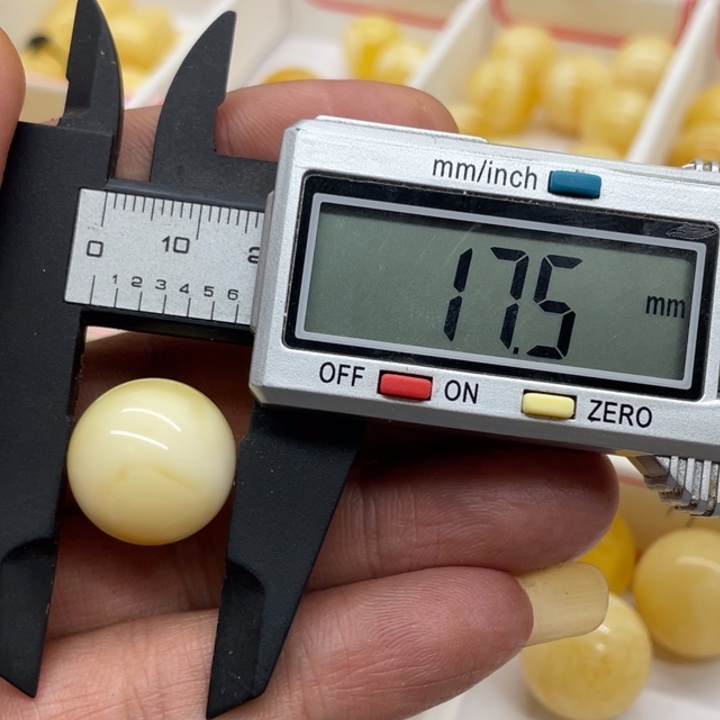 未镶嵌琥珀裸石珠子