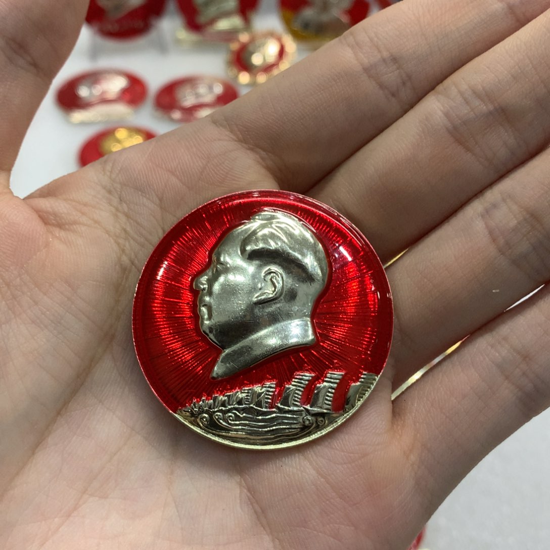 铝想****哥红色纪念章 文像 