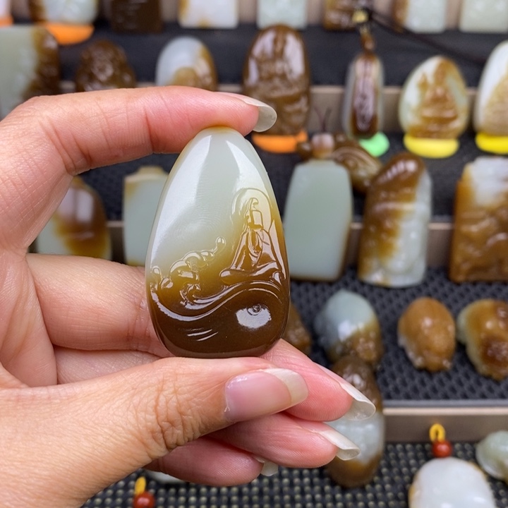 适***水和田玉未镶嵌颈饰