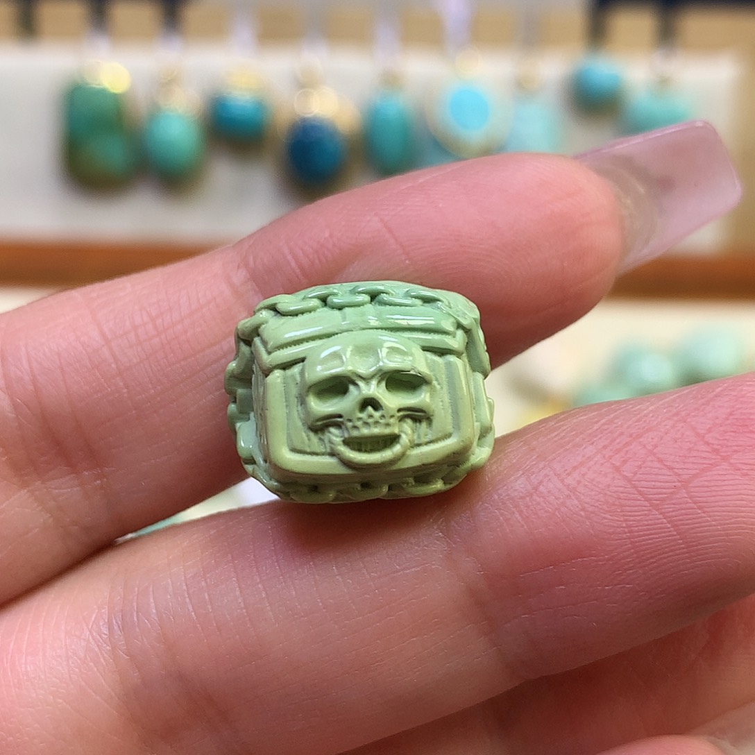 绿松石未镶嵌雕刻件