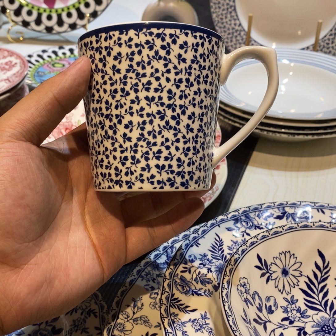 瓷微瑕三叶草马克杯