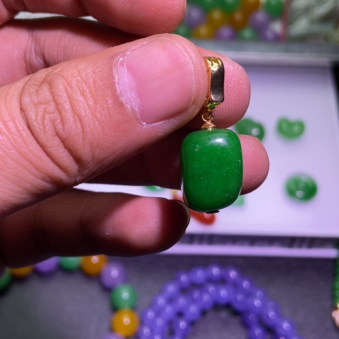 翡翠未镶嵌颈饰吊坠