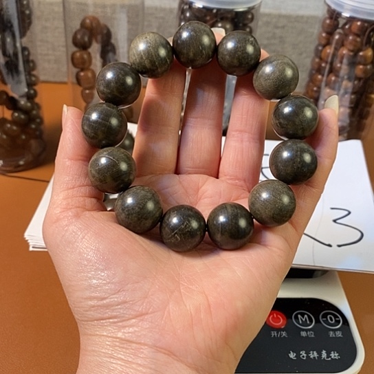 老山檀香1.8微瑕阴沉