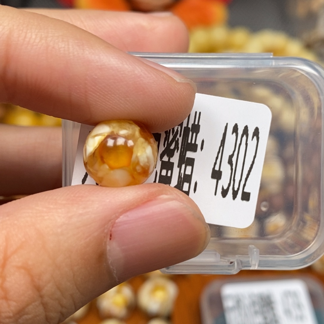 蜜蜡未镶嵌珠宝奇石4302