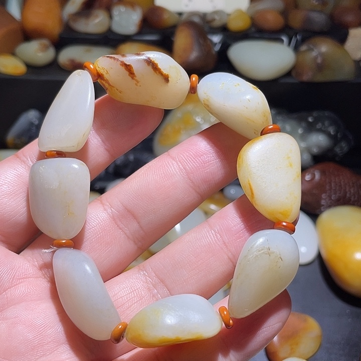 颈饰未镶嵌和田玉（糖玉）