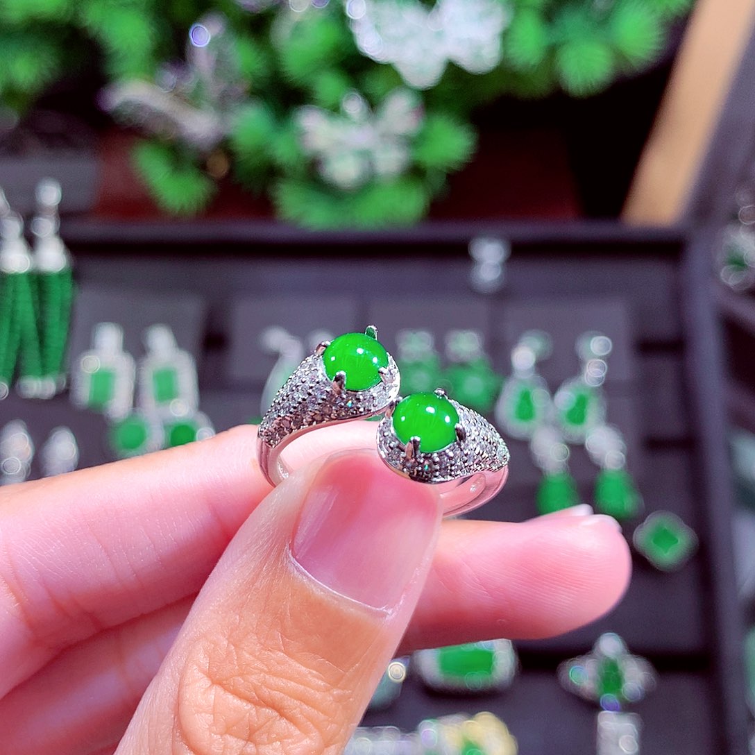 颈饰未镶嵌翡翠天然