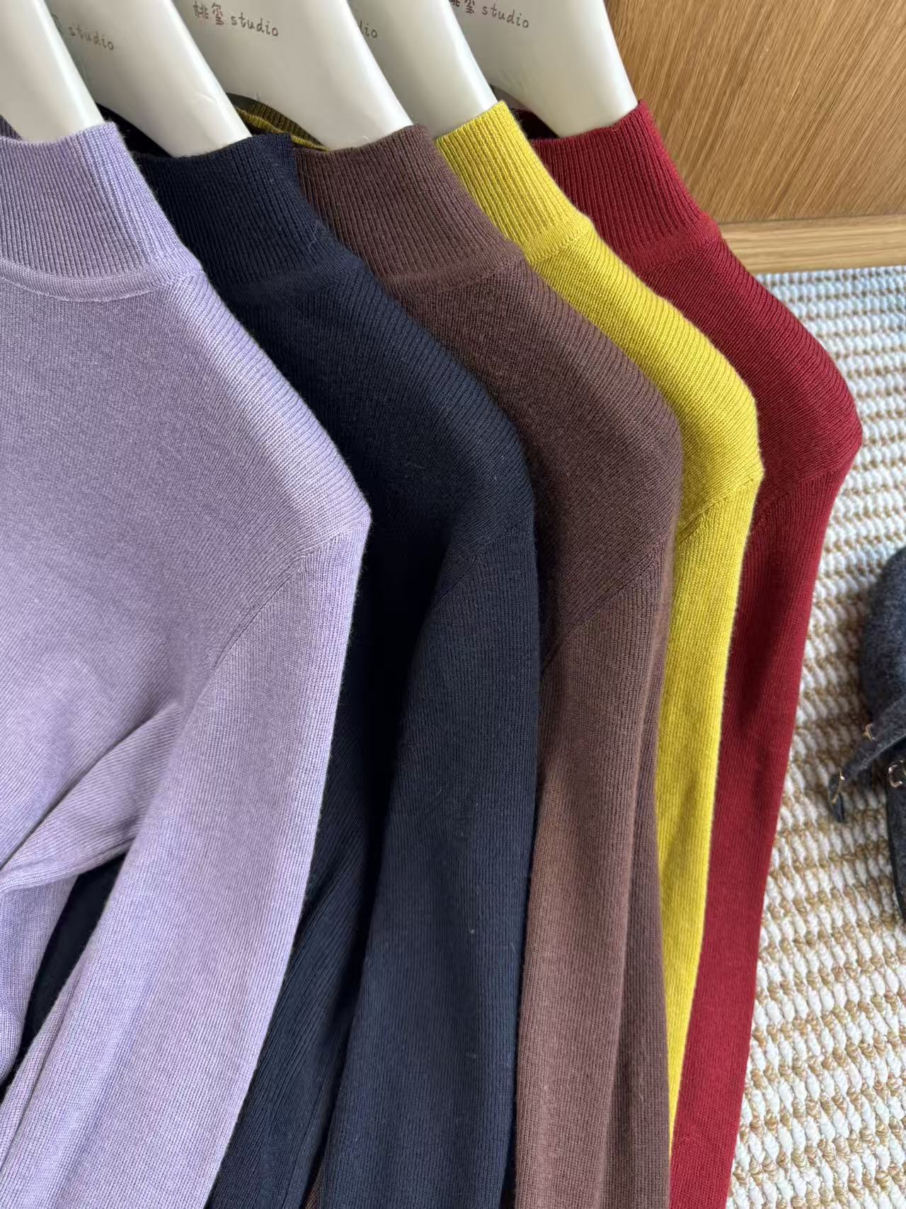 她之岛【软糯绵绵】通勤百搭中领打底针织衫打底衫