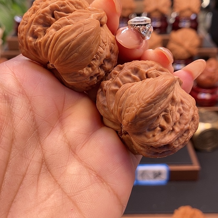 文玩核桃吊坠中*紅核桃