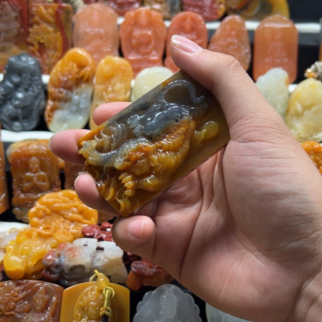 石英质玉（黄龙玉）黄龙玉未镶嵌赣****礼