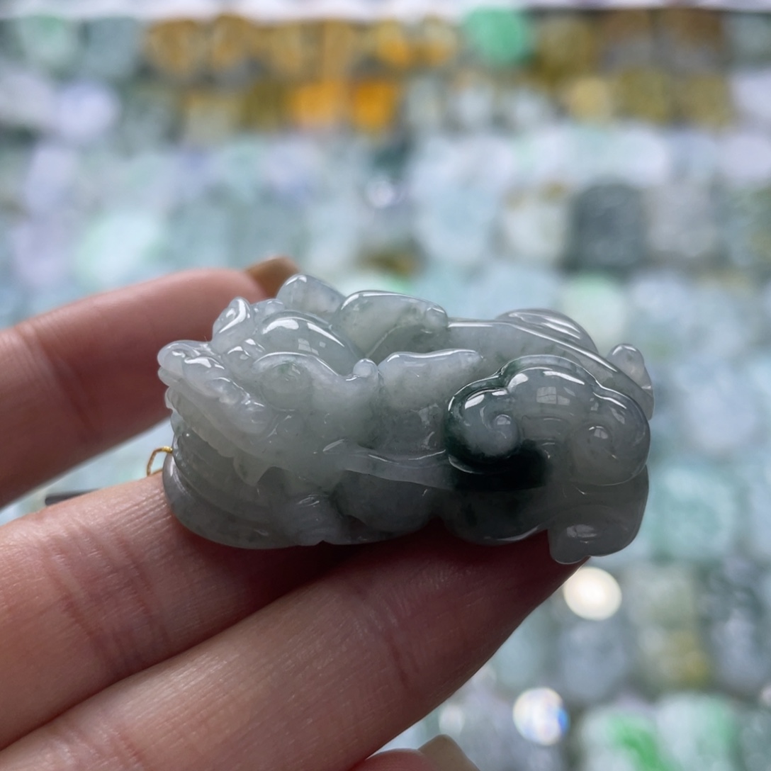 翡翠未镶嵌颈饰貔貅