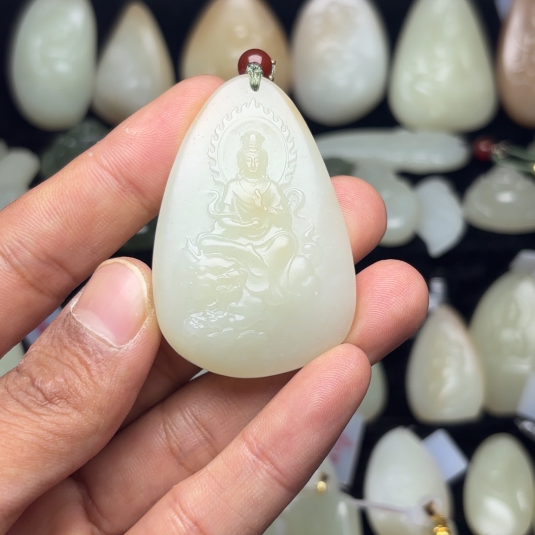 且***吟和田玉未镶嵌颈饰