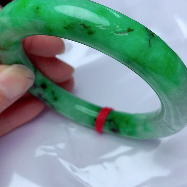 翡翠手镯未镶嵌手镯