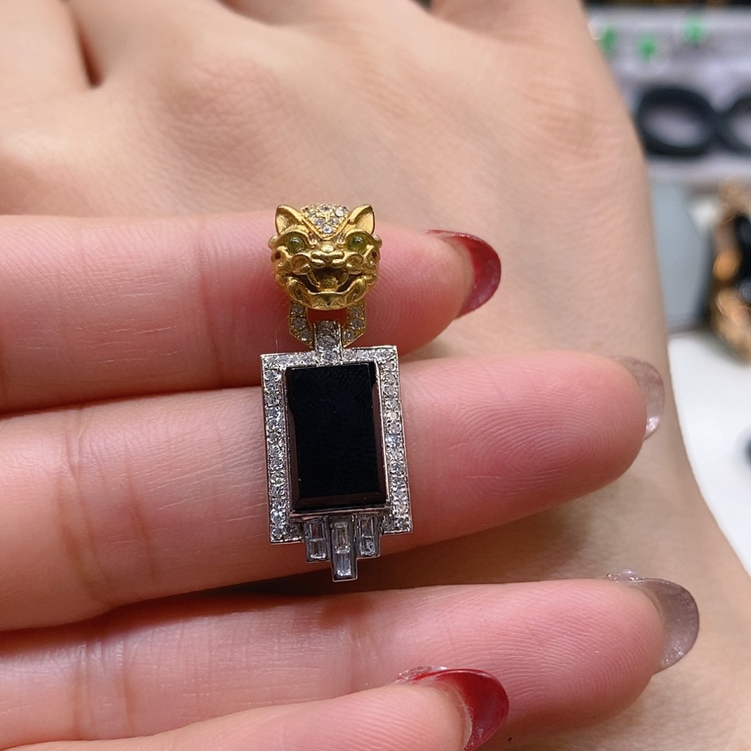 翡翠颈饰18K金镶嵌吊坠