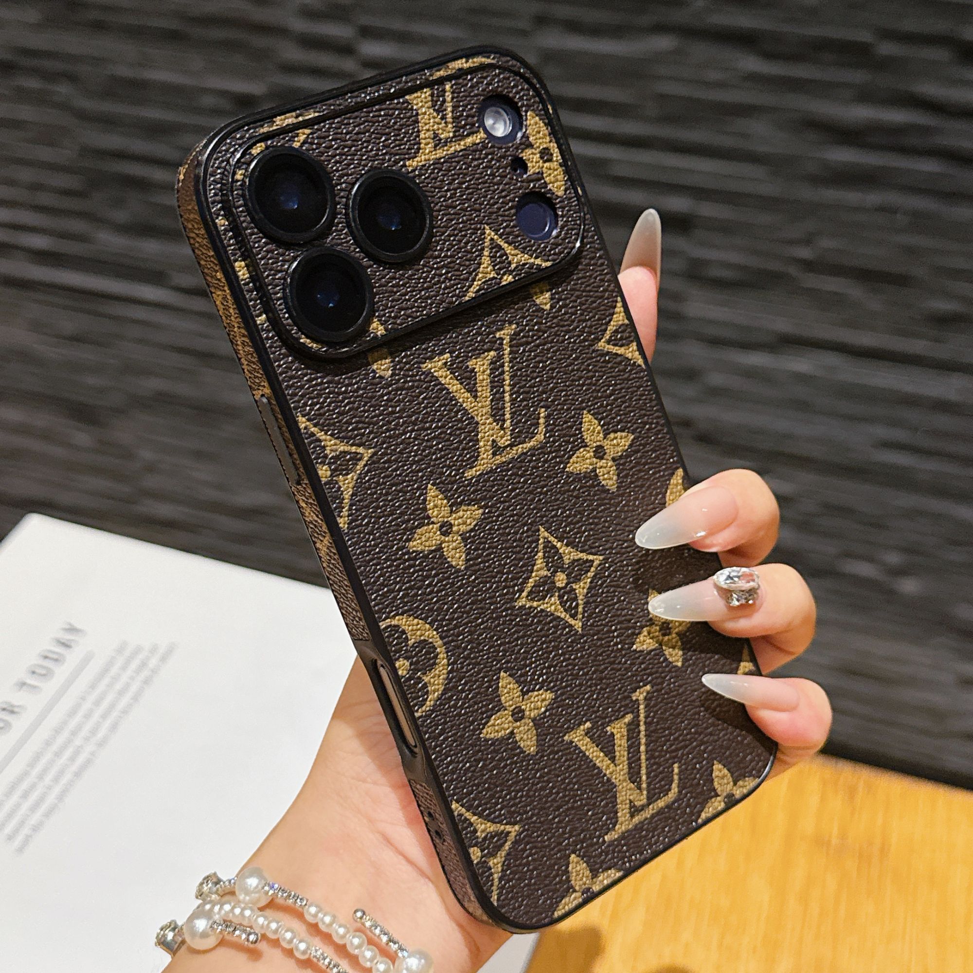 自带镜头膜老花适用苹果17promax手机壳防摔15pro奢华iPhone16P潮