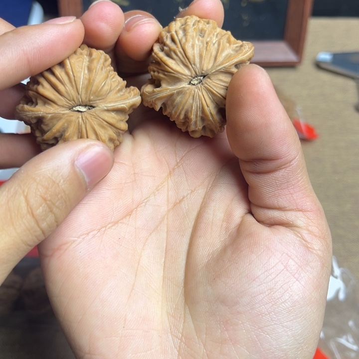 嘉***地文玩核桃吊坠42对歪磨盘