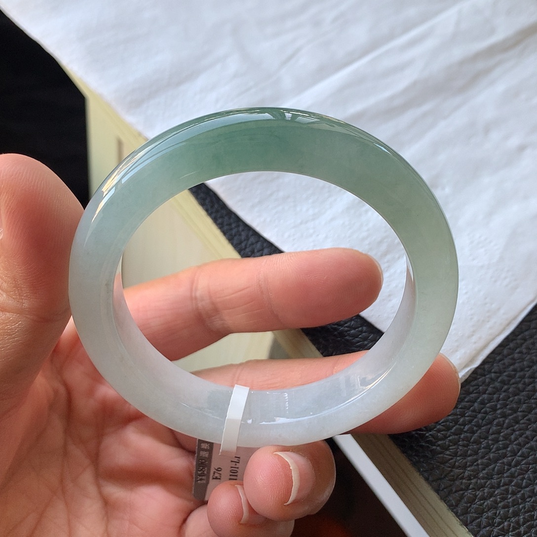 翡翠未镶嵌手镯5话