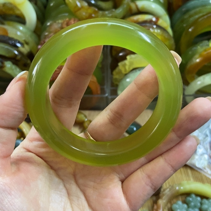 蛇纹石玉未镶嵌手镯57