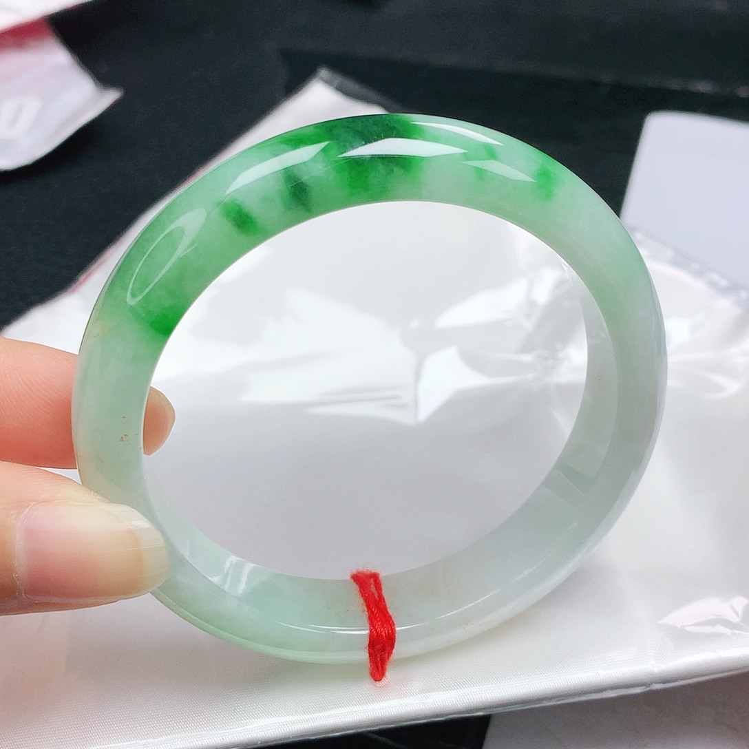 翡翠手镯未镶嵌正