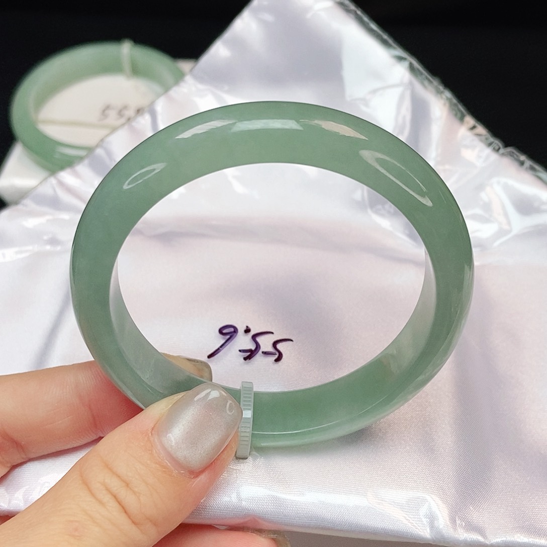 翡翠手镯未镶嵌随*啦海蓝之谜正圈