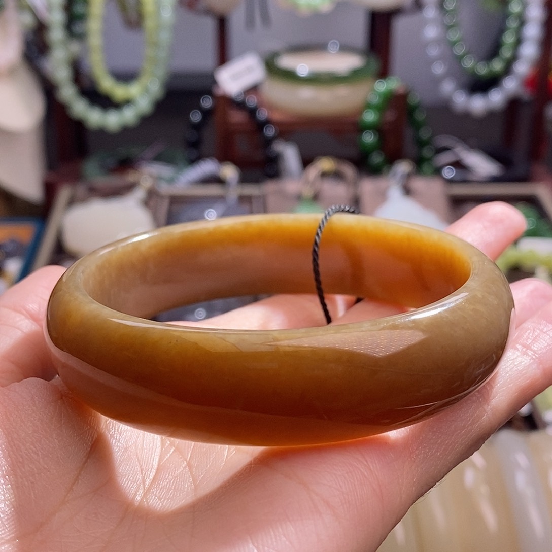 和田玉且末糖清货手镯60.4圈口未镶嵌